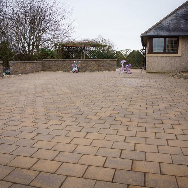 Laird Buff Cobble Setts (100 x 100 x 50mm)